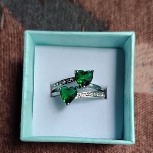 Elegant Green Heart Ring